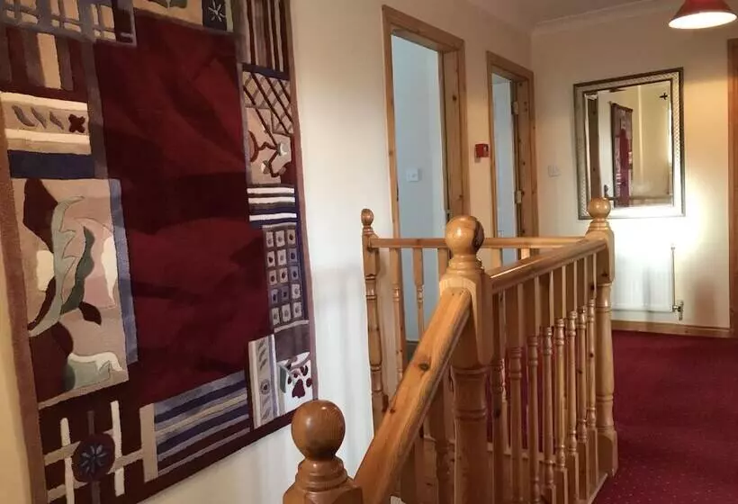 تختخواب و صبحانه Avoca House