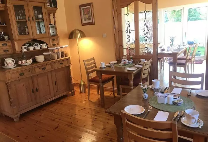 تختخواب و صبحانه Avoca House