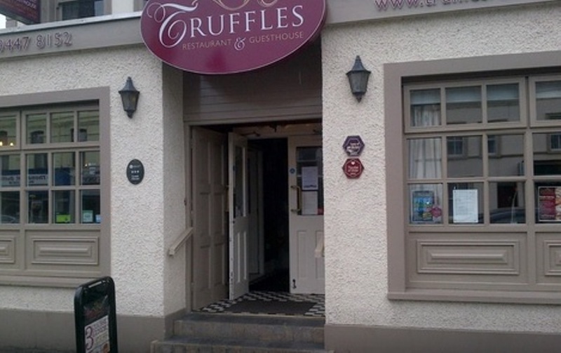 민박 Truffles Restaurant & Guesthouse