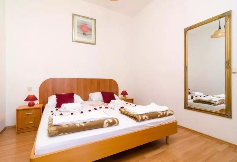 Hotelli Apartments Senjo