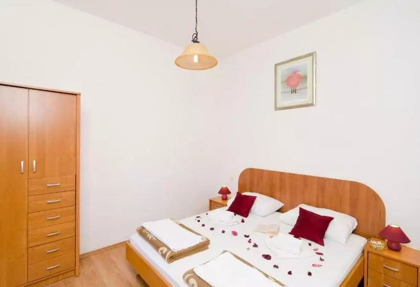 Hotelli Apartments Senjo
