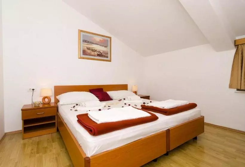 Hotelli Apartments Senjo