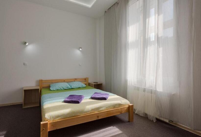 ホテル Hostel 70s And Queen Apartments