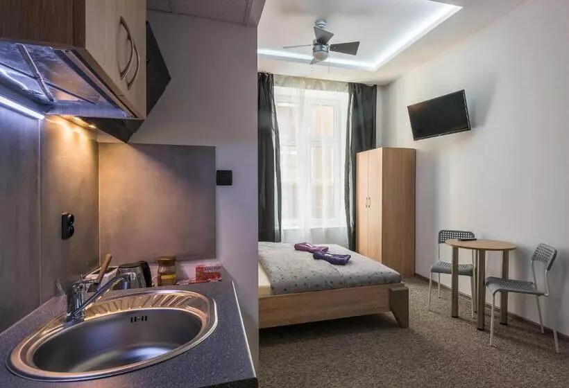هتل Hostel 70s And Queen Apartments