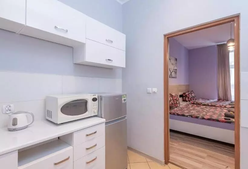 هتل Hostel 70s And Queen Apartments