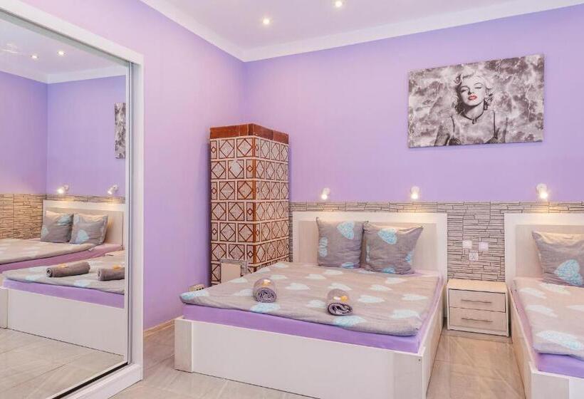 ホテル Hostel 70s And Queen Apartments