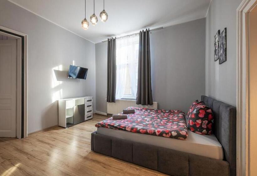 ホテル Hostel 70s And Queen Apartments