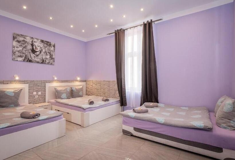 ホテル Hostel 70s And Queen Apartments