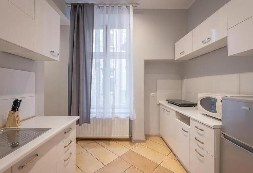 ホテル Hostel 70s And Queen Apartments