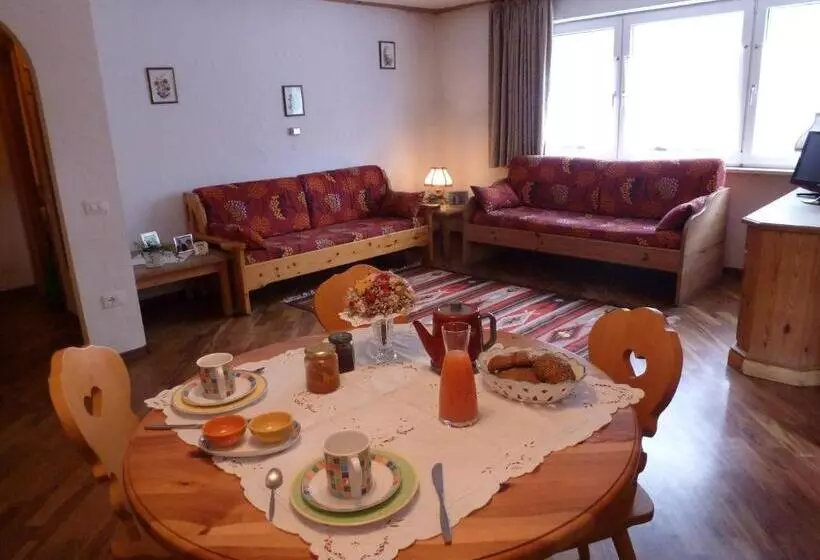 Hotelli Residence Casa Canazei