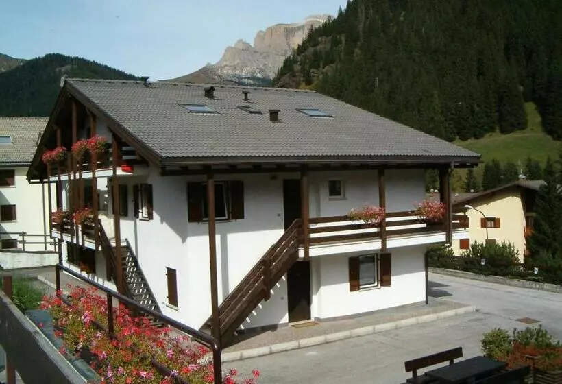 Hotelli Residence Casa Canazei