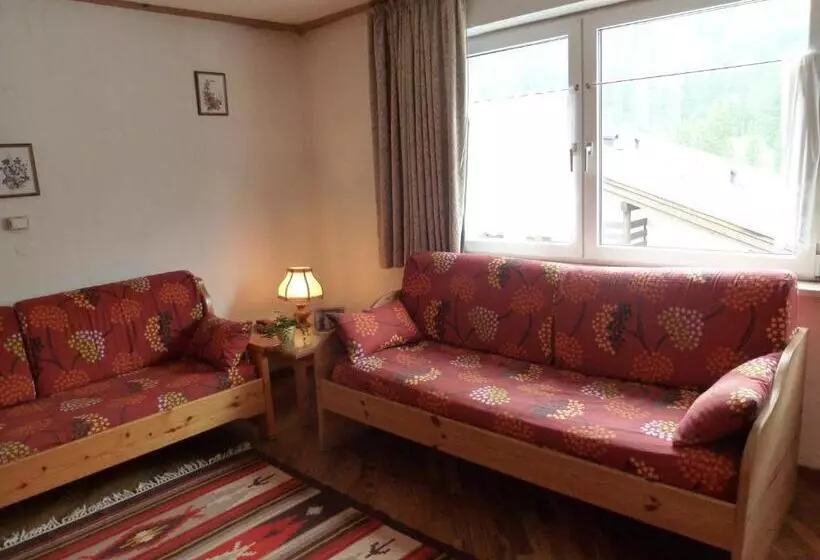 Hotelli Residence Casa Canazei