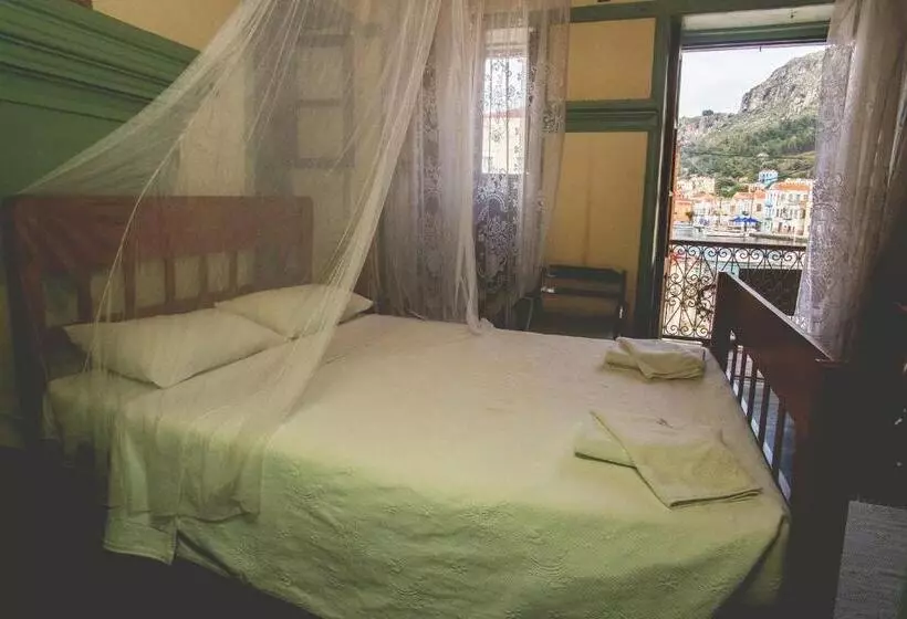 Karnayo Traditional Houses