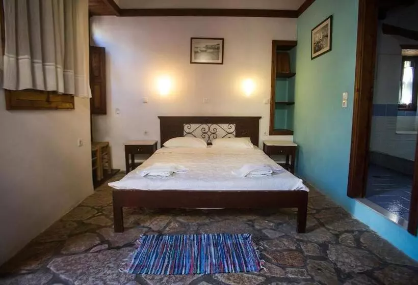 Karnayo Traditional Houses