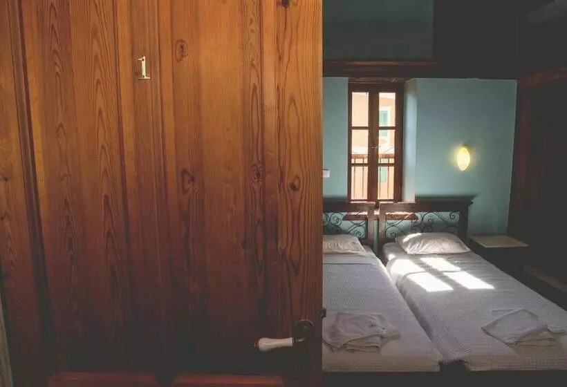 Karnayo Traditional Houses