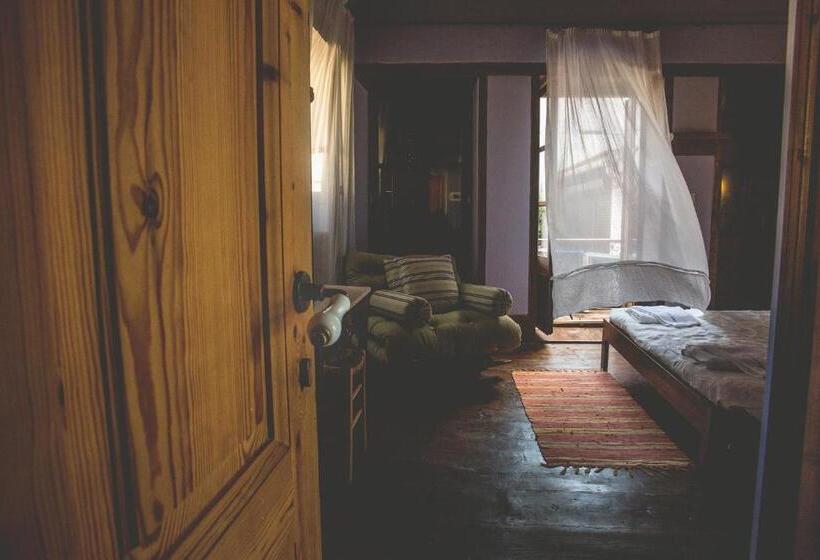 Karnayo Traditional Houses