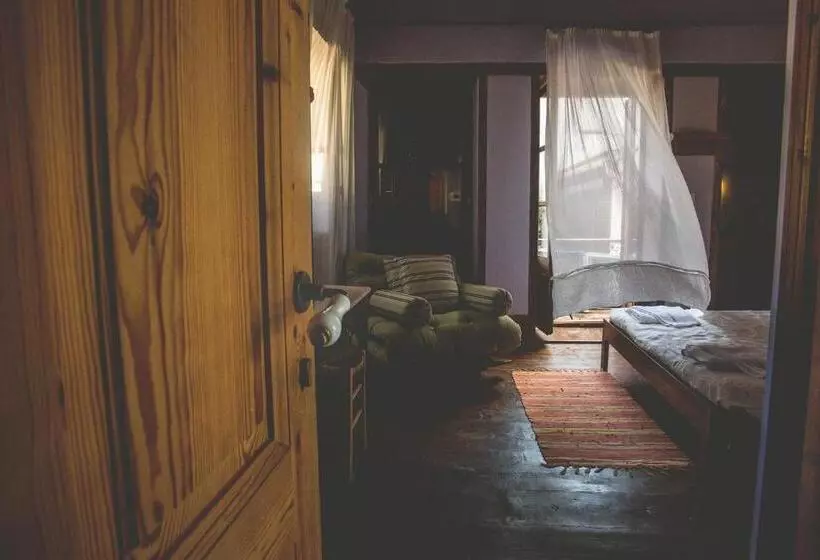 Karnayo Traditional Houses