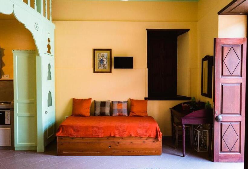 Karnayo Traditional Houses