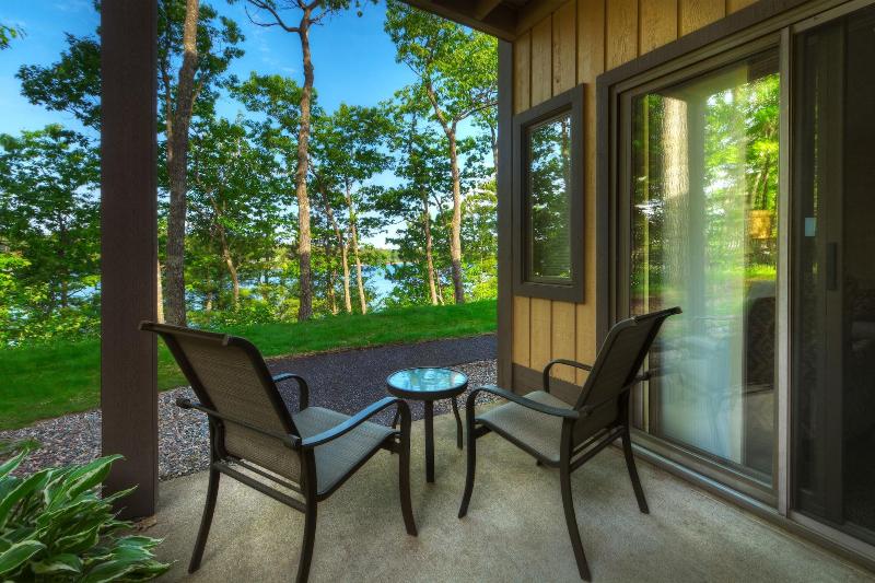 The Pointe Hotel And Suites