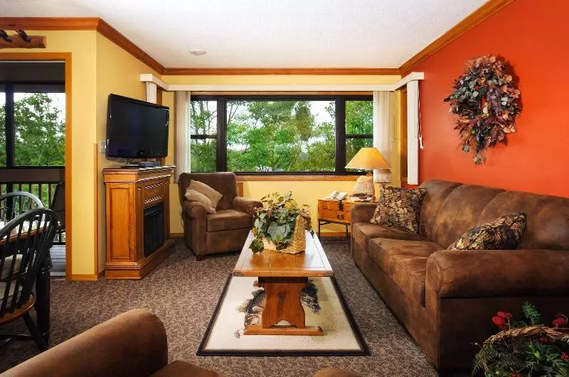 The Pointe Hotel And Suites