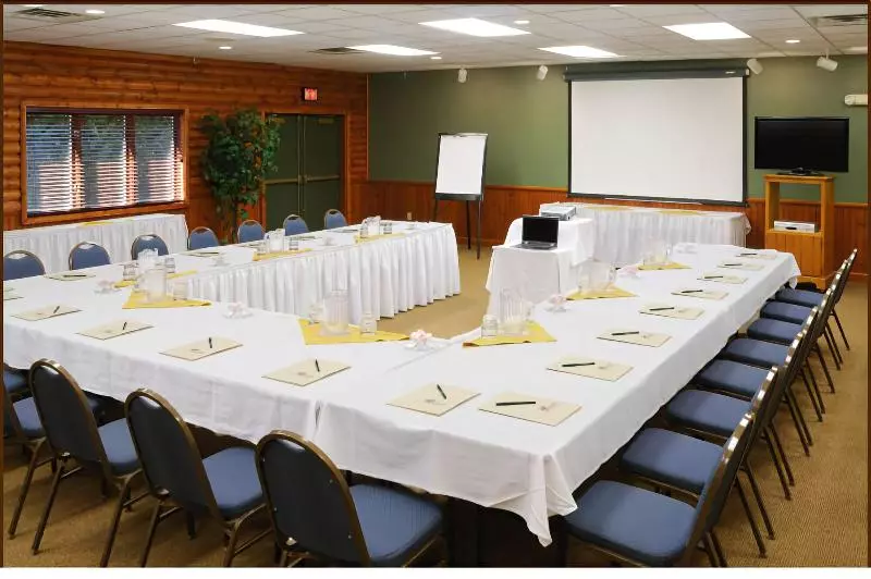 The Pointe Hotel And Suites