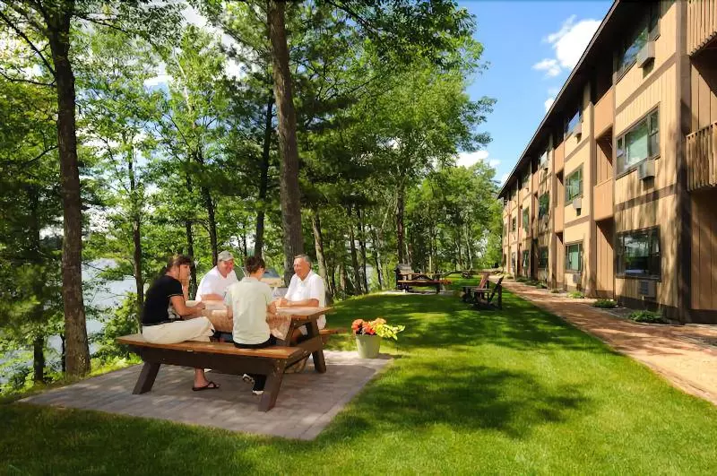 The Pointe Hotel And Suites