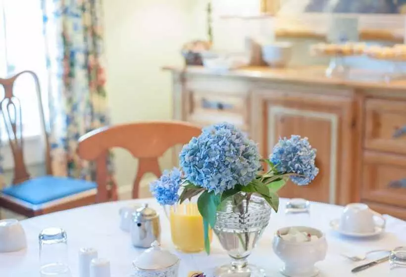 ホテル Carriage House Inn