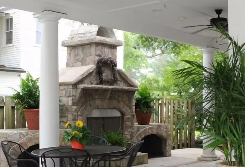 ホテル Carriage House Inn