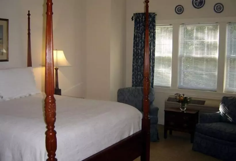 ホテル Carriage House Inn