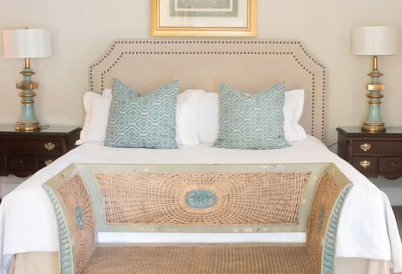 Отель Carriage House Inn