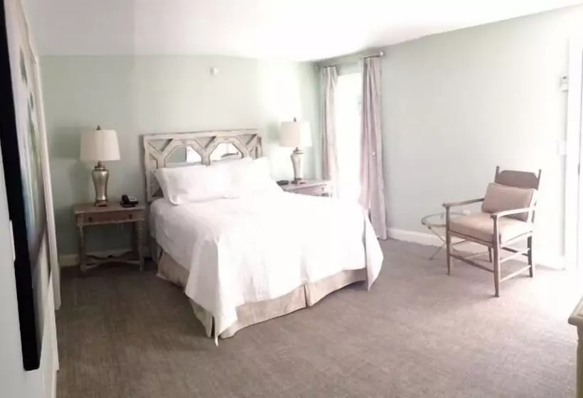 ホテル Carriage House Inn