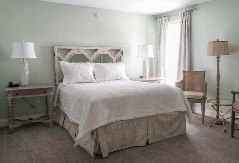 Отель Carriage House Inn