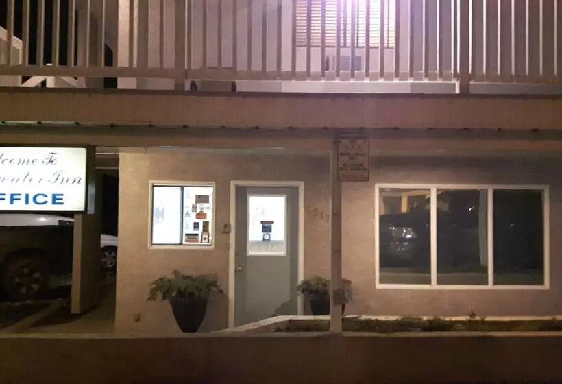 Hotelli Edgewater Inn