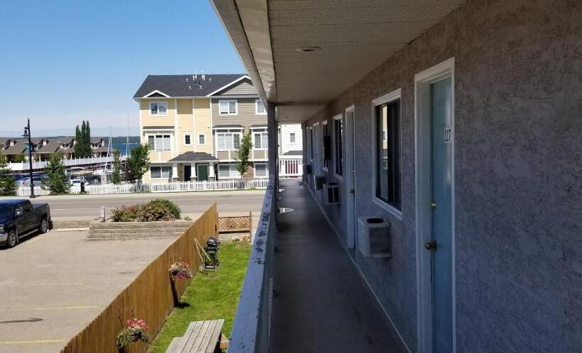 Отель Edgewater Inn