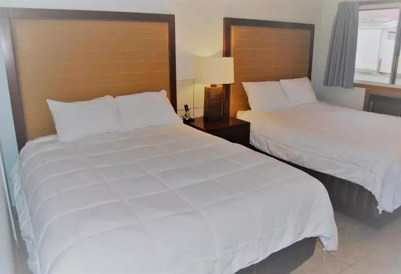 Hotelli Edgewater Inn