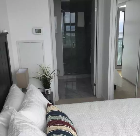 Hotelli Downtown Condo 20th Floor Lake View Suite