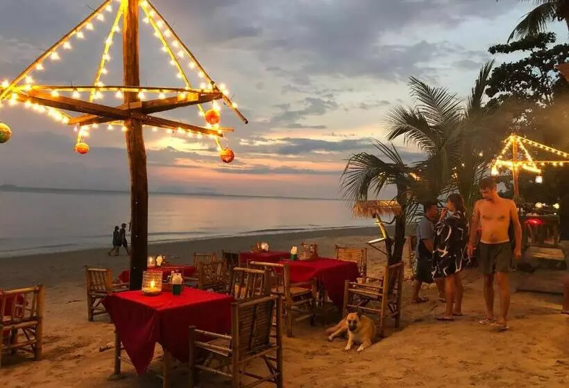 ホテル Moonwalk Lanta Resort