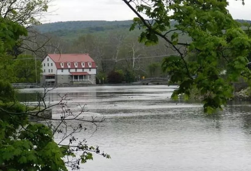 Hotelli Red Cardinal Bed And Breakfast