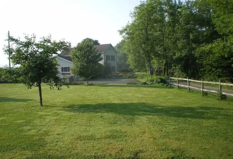 Hotelli Red Cardinal Bed And Breakfast