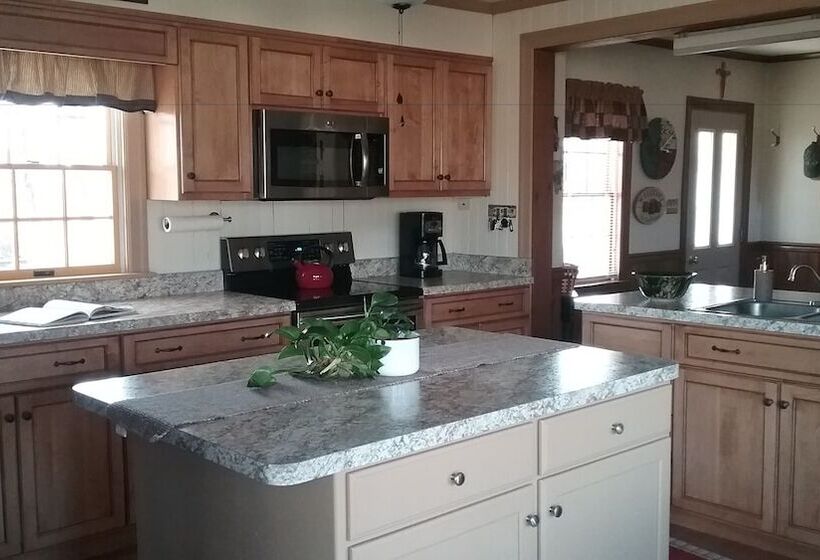 فندق Red Cardinal Bed And Breakfast