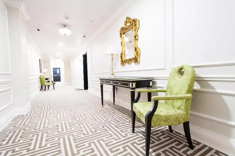 Hotelli Sydney Boutique Inn & Suites