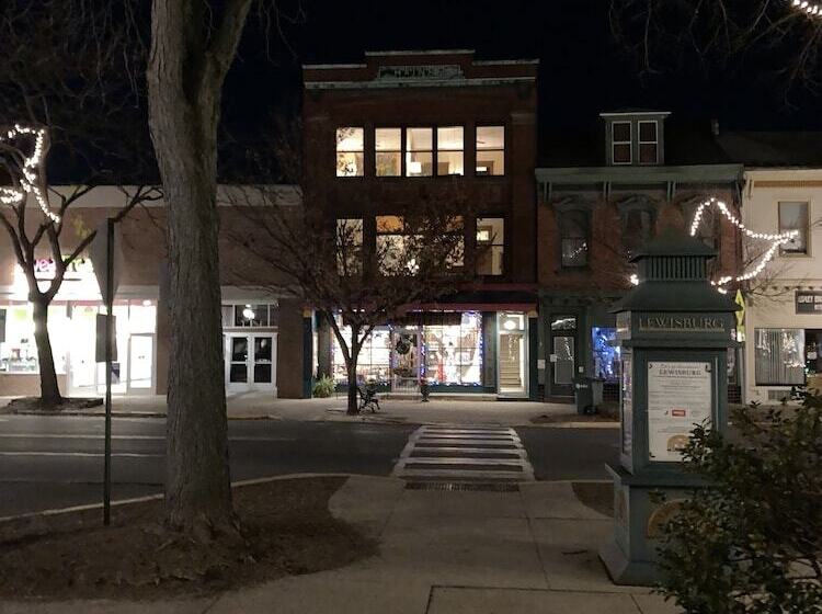 Отель Tawsty Flower   Haines Suites