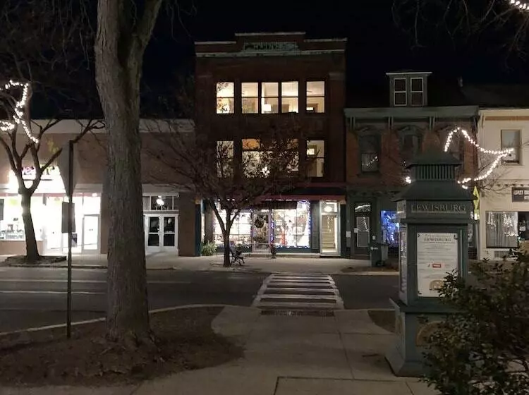 Hotelli Tawsty Flower   Haines Suites