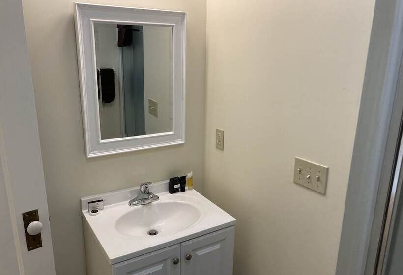 Отель Tawsty Flower   Haines Suites