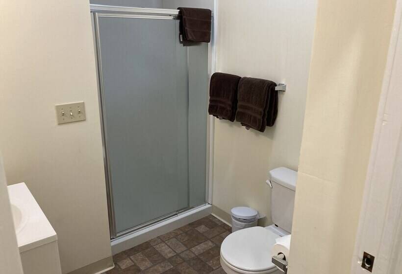 Отель Tawsty Flower   Haines Suites