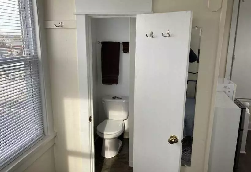 Hotelli Tawsty Flower   Haines Suites