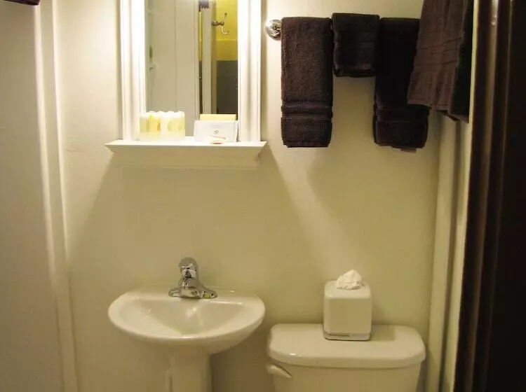 Hotelli Tawsty Flower   Haines Suites