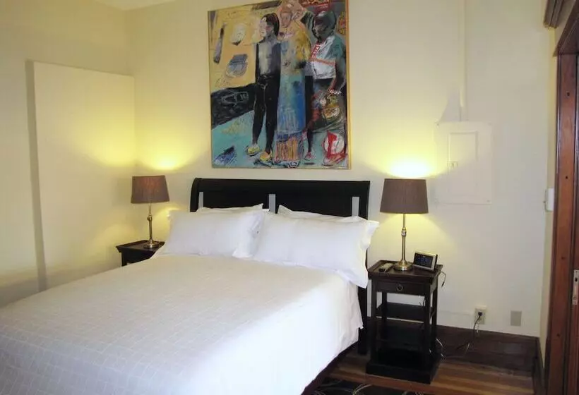 Hotelli Tawsty Flower   Haines Suites