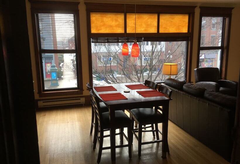 Отель Tawsty Flower   Haines Suites