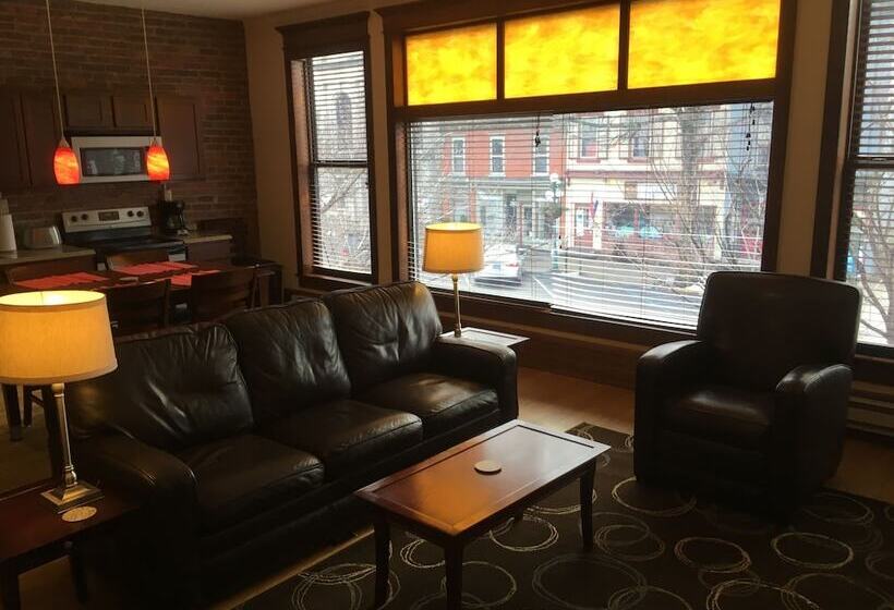 Отель Tawsty Flower   Haines Suites